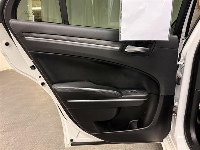 2021 Chrysler 300 Touring L