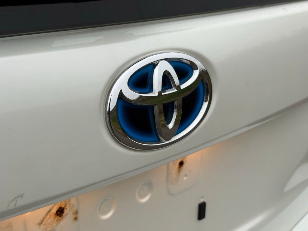 2014 Toyota Prius v Two