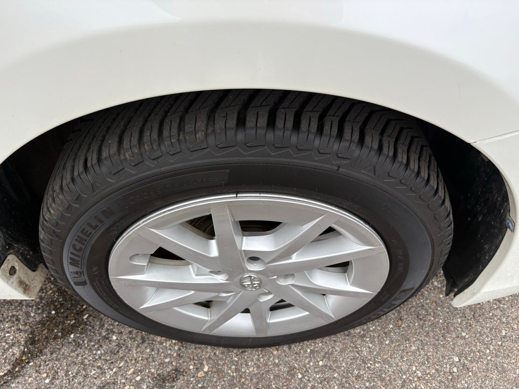 2014 Toyota Prius v Two