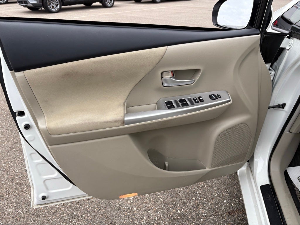 2014 Toyota Prius v Two