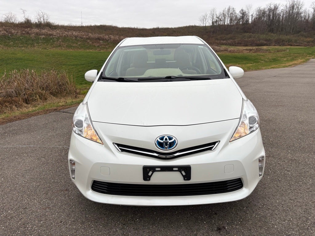 2014 Toyota Prius v Two